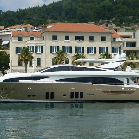 Riva Agava Split Waterfront Apartment Split
